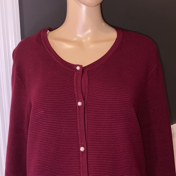 KARL LAGERFELD Round Pearl Buttons Ribbed Burgundy Cardigan Sweater size XL - Picture 2 of 3